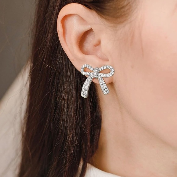 Sparkling Bow silver Earrings NWT - Picture 4 of 4